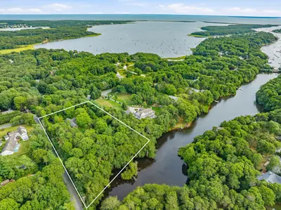 204 Waquoit Highway