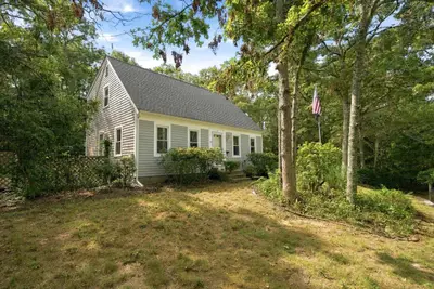 16 Gunters Lane, Mashpee MA