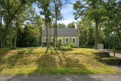 16 Gunters Lane, Mashpee MA — view 3