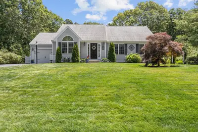 18 Pleasant Wood Drive
