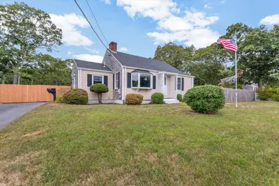 7 Queens Bay Lane, Bourne MA — view 2