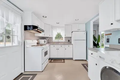 7 Queens Bay Lane, Bourne MA — view 3
