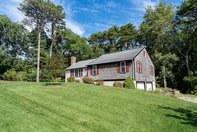 2 Mohegan Lane, Yarmouth MA — view 3