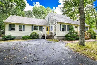 6 Elizabeth Lane, Yarmouth MA — view 2