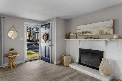 9 Winchester Drive, Falmouth MA — view 5